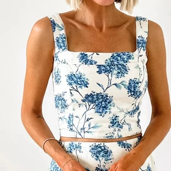 NWT Abercrombie & Fitch Blue & White Floral Crop Top Size Large - Picture 2 of 9